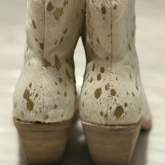 Dolce Vita White and Gold Speckled Calf Hair Ankle Boots - Picture 3 of 12